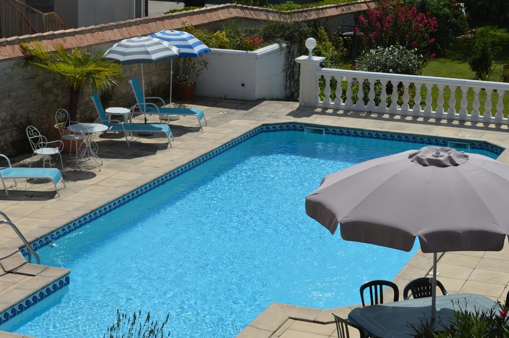 Hotel "Les Peyres" Lamothe-Landerron Pokój zdjęcie